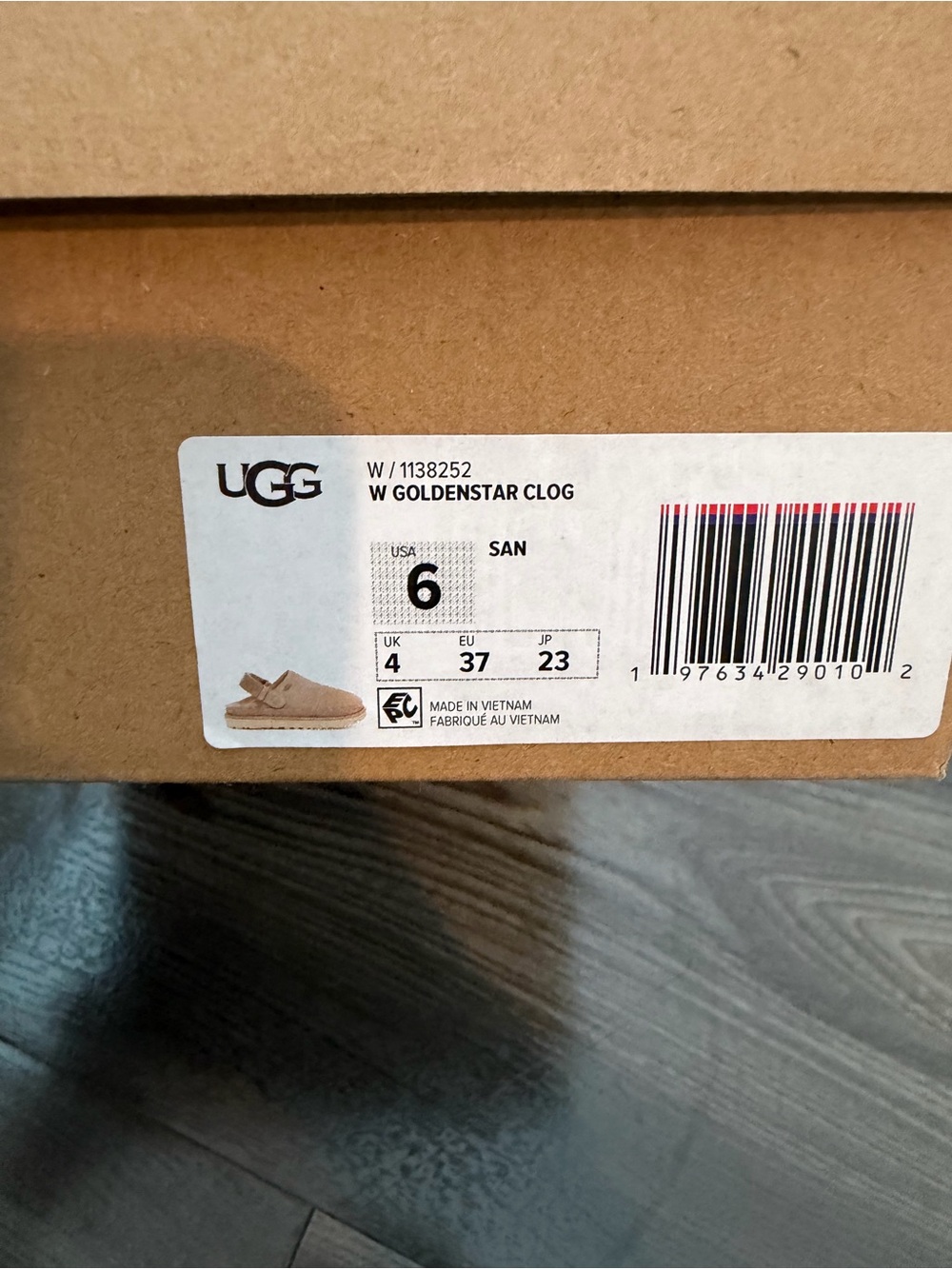 UGG Goldenstar Clog in Sand